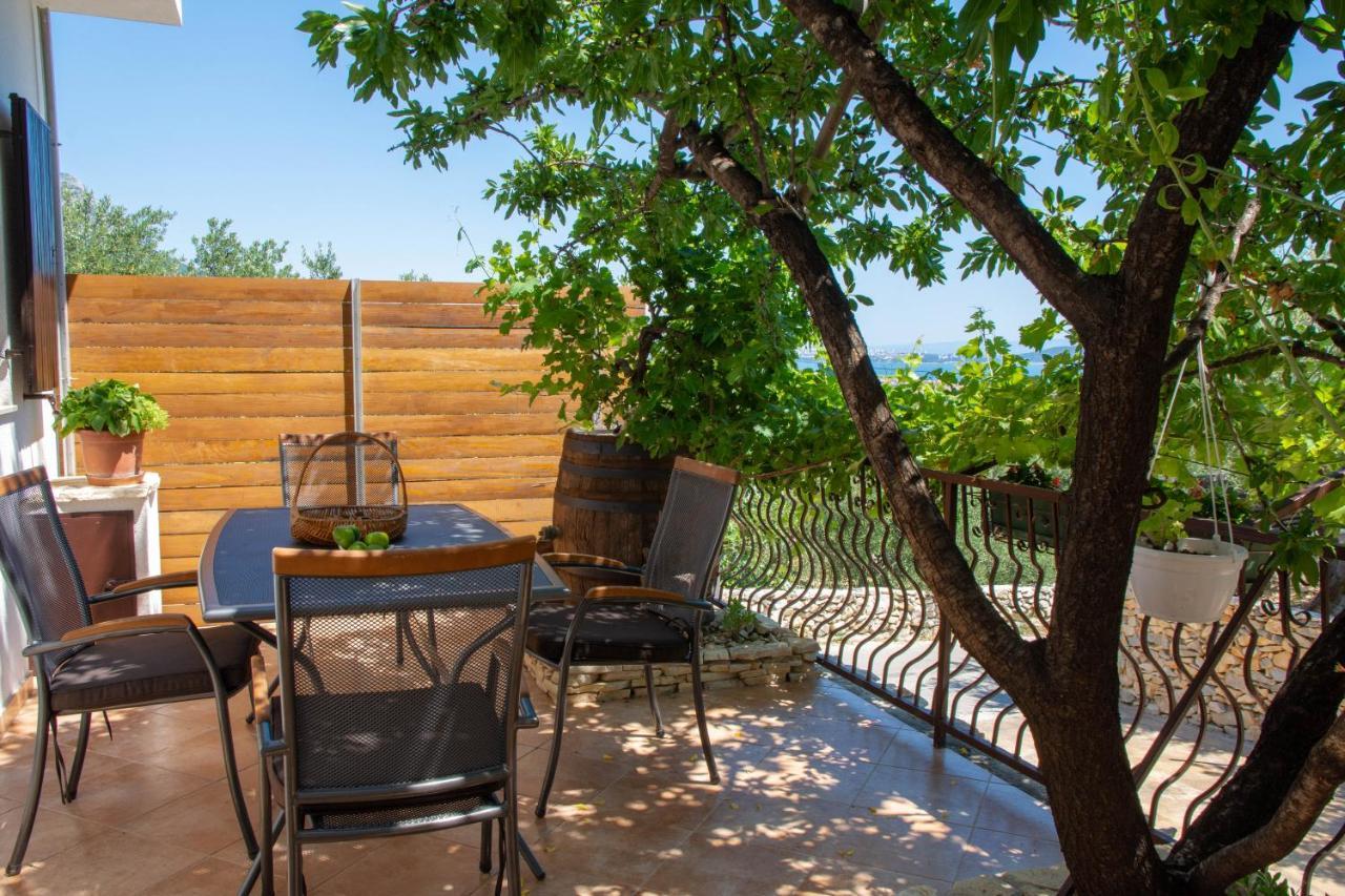 Plum Holiday Home Kaštel Stari Exterior foto