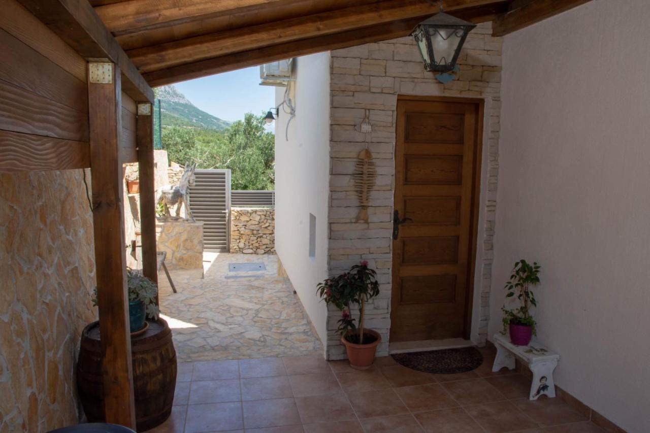 Plum Holiday Home Kaštel Stari Exterior foto